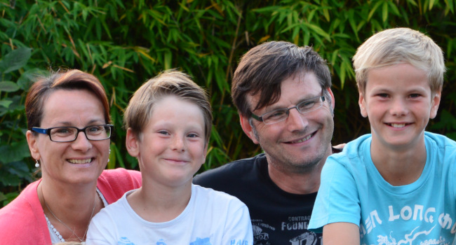 Ehepaar mit zwei Kindern